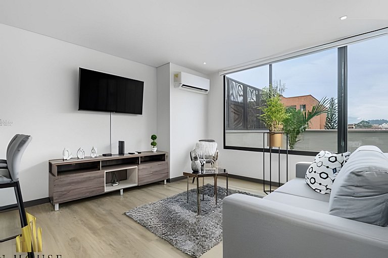 Manila Center 303 - Sophisticated Loft/Trendy nbhd