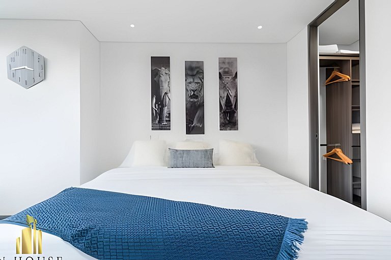 Manila Center 303 - Sophisticated Loft/Trendy nbhd
