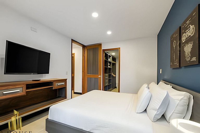 El Tesoro 202A - Spacious Apt w Luxury Finishes