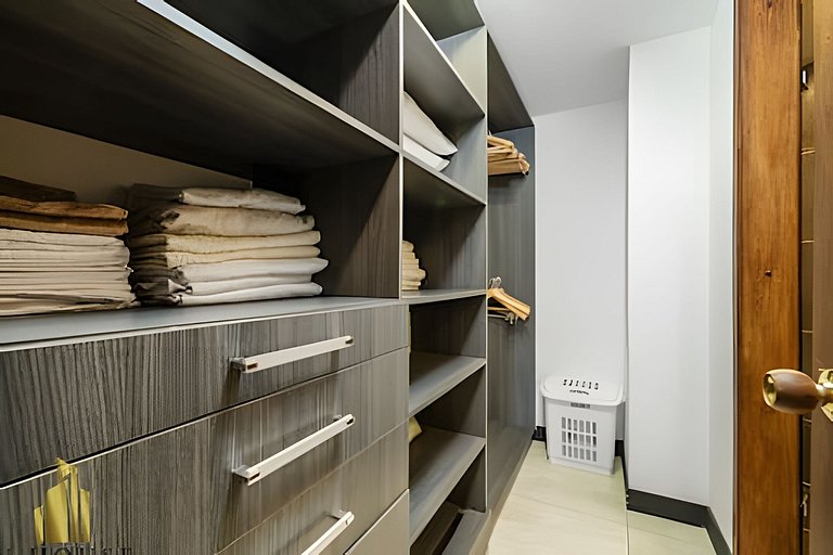 El Tesoro 202A - Spacious Apt w Luxury Finishes