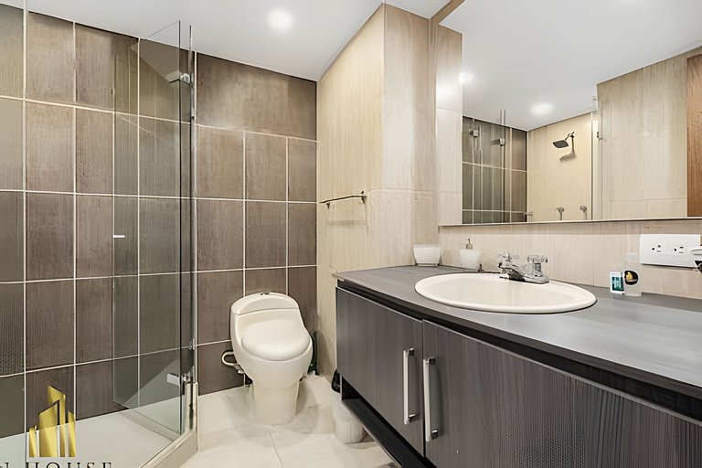 El Tesoro 202A - Spacious Apt w Luxury Finishes