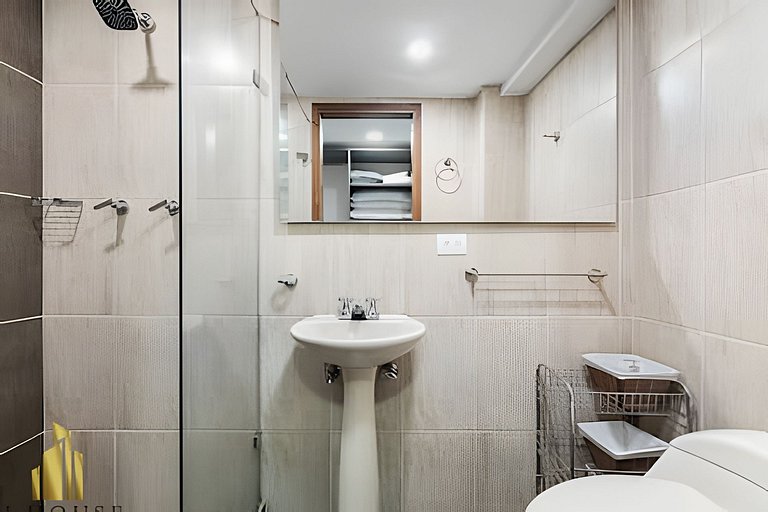 El Tesoro 202A - Spacious Apt w Luxury Finishes