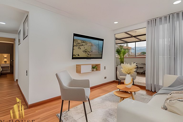 Aria Living 502 - Luxury Terrace in Laureles