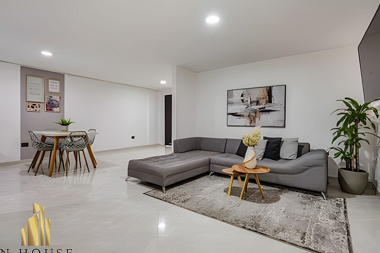 Aria Living 202 - Spacious Urban Luxury Retreat