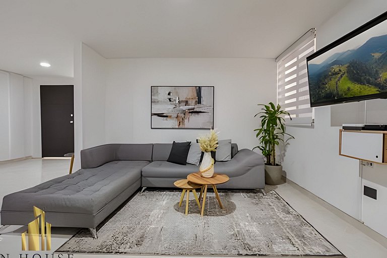 Aria Living 202 - Spacious Urban Luxury Retreat
