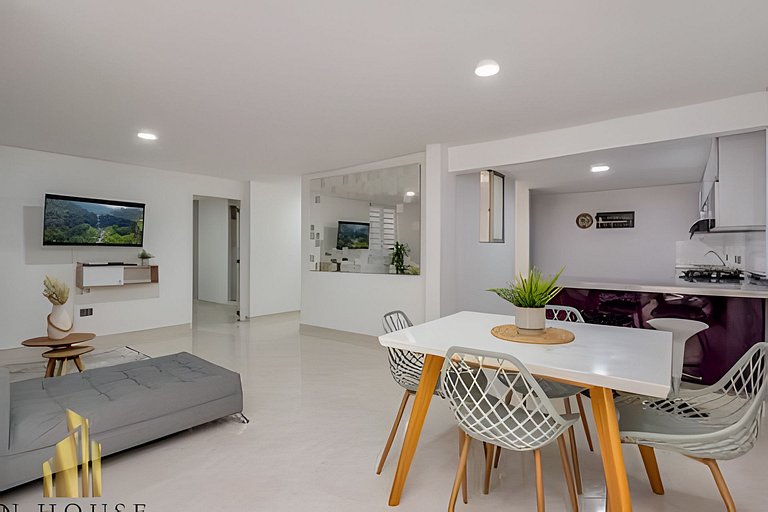 Aria Living 202 - Spacious Urban Luxury Retreat