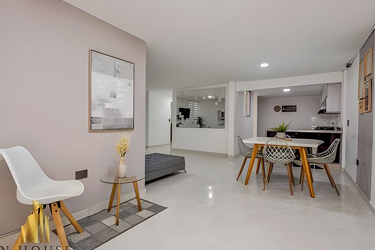 Aria Living 202 - Spacious Urban Luxury Retreat