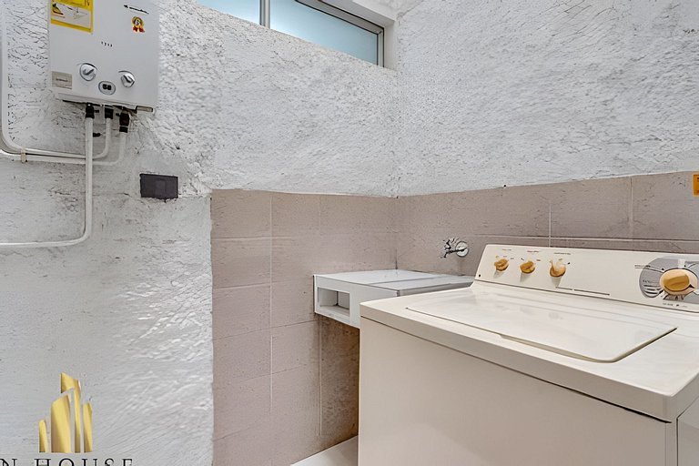 Aria Living 202 - Spacious Urban Luxury Retreat