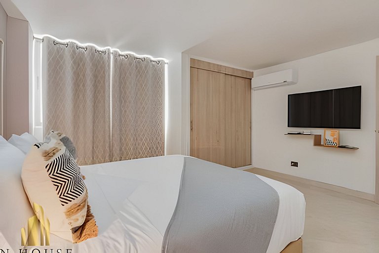 Aria Living 202 - Spacious Urban Luxury Retreat