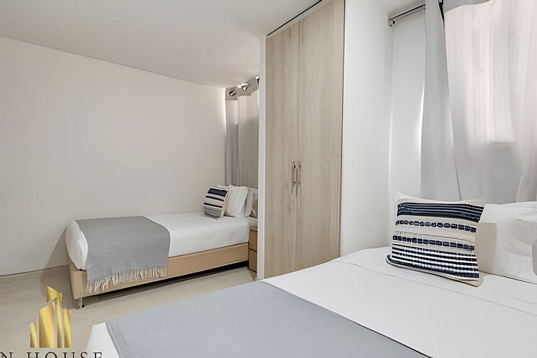 Aria Living 202 - Spacious Urban Luxury Retreat