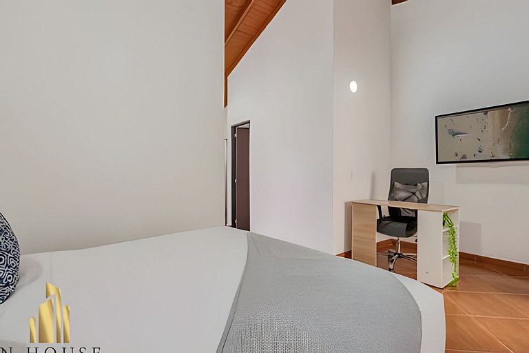 Aria Living 500 - Modern with Private Terrace