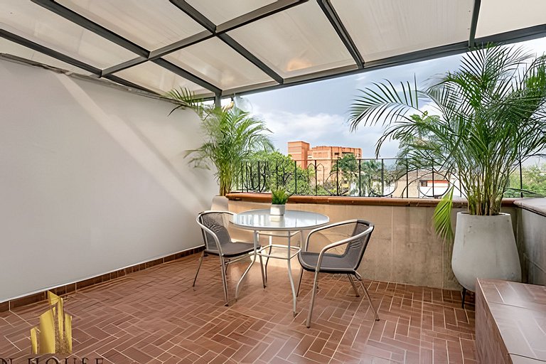 Aria Living 500 - Modern with Private Terrace