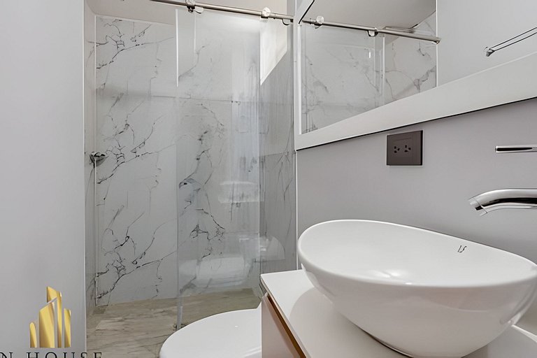 Aria Living 300 - Style and Urban Comfort
