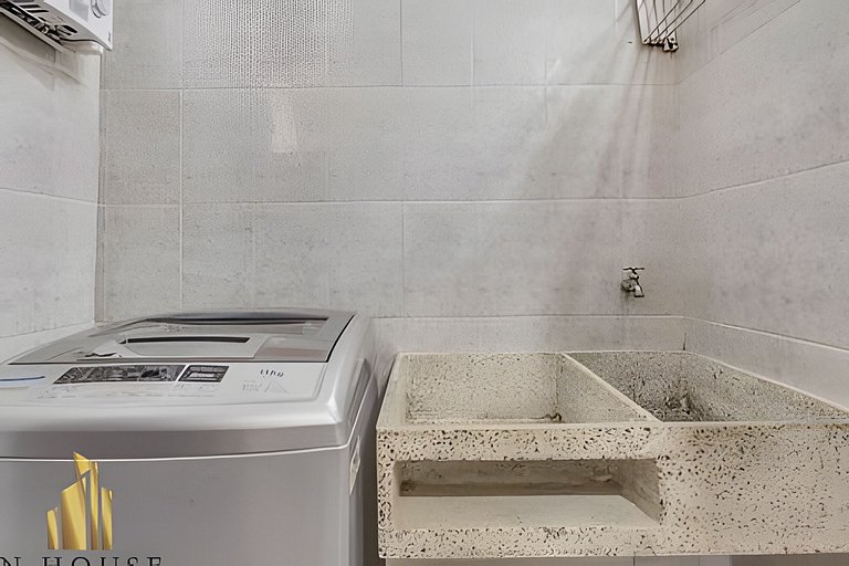 Aria Living 300 - Style and Urban Comfort