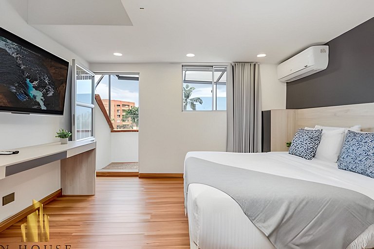 Aria Living 501 - Design and Perfect Location