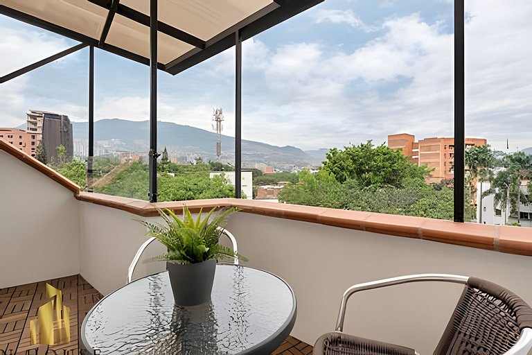 Aria Living 501 - Design and Perfect Location