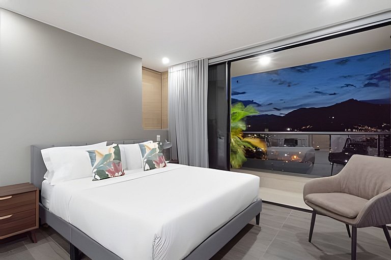 Class 48 2302 - Intimate Loft with Private balcony