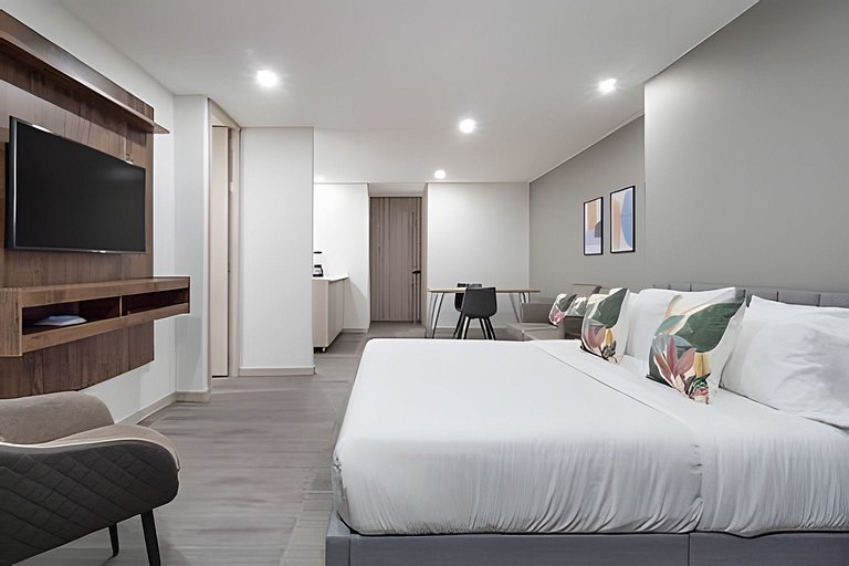 Class 48 2302 - Intimate Loft with Private balcony