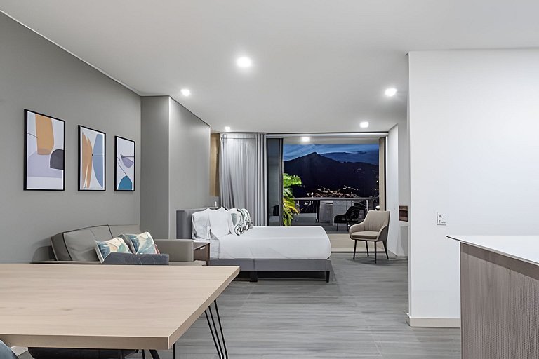 Class 48 2302 - Intimate Loft with Private balcony