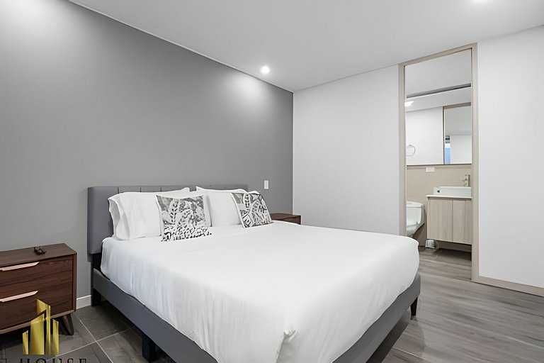 Class 48 2304 - Apt with Private Balcony/Sabaneta