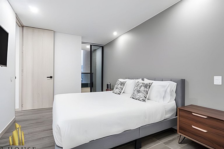 Class 48 2304 - Apt with Private Balcony/Sabaneta