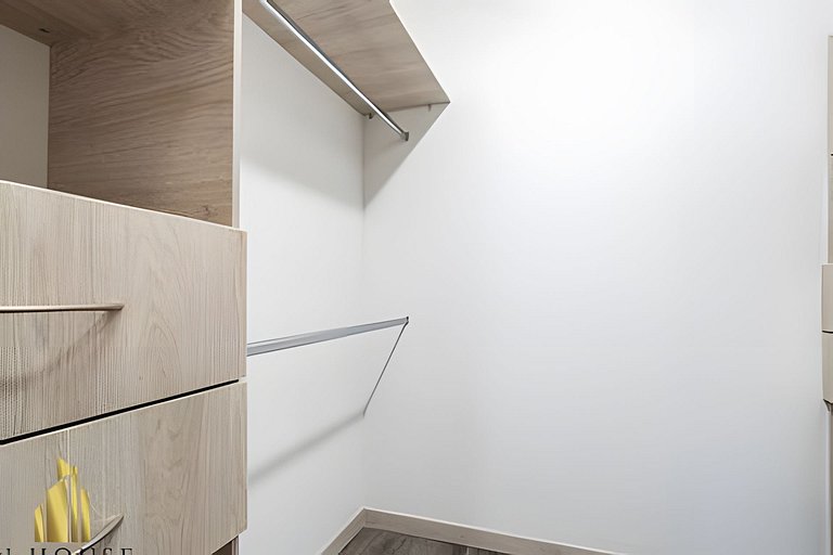 Class 48 2304 - Apt with Private Balcony/Sabaneta