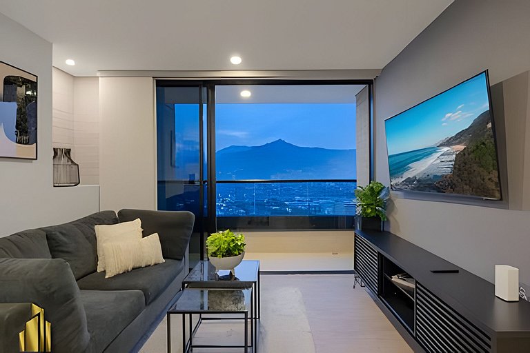 Class 48 2604 - Modern Living City views with AC