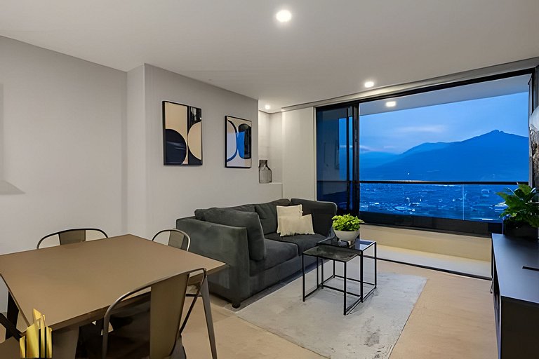 Class 48 2604 - Modern Living City views with AC