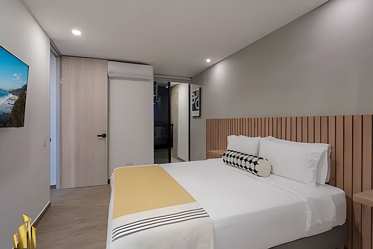 Class 48 2604 - Modern Living City views with AC