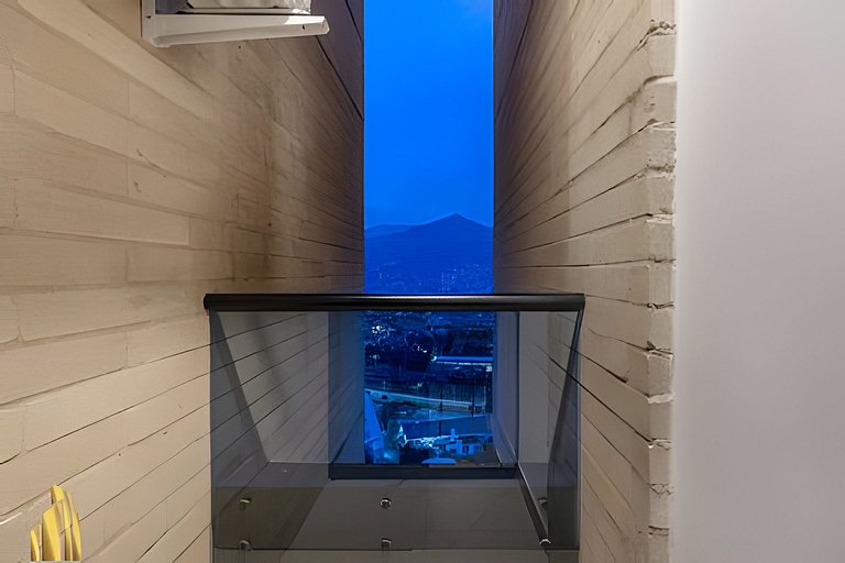 Class 48 2604 - Modern Living City views with AC