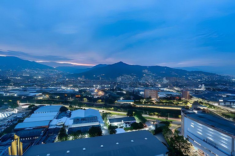 Class 48 2604 - Modern Living City views with AC