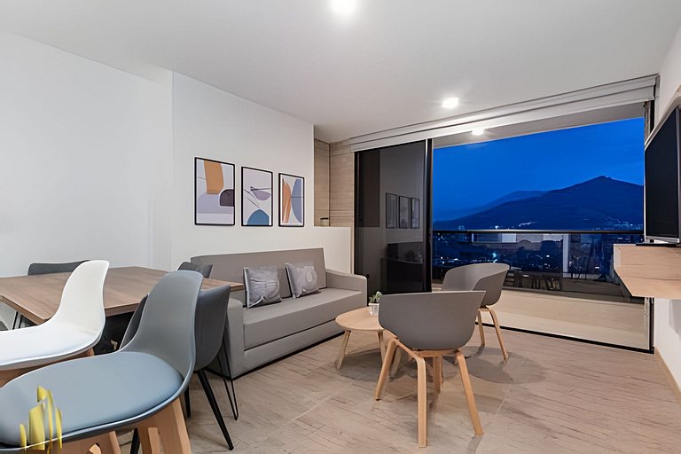 Class 48 2203 - Modern & Cozy Apt w/ Priv balcony