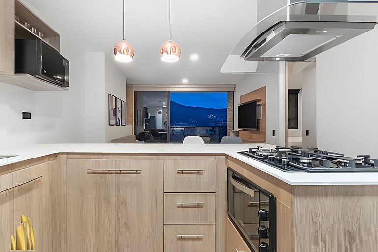 Class 48 2203 - Modern & Cozy Apt w/ Priv balcony