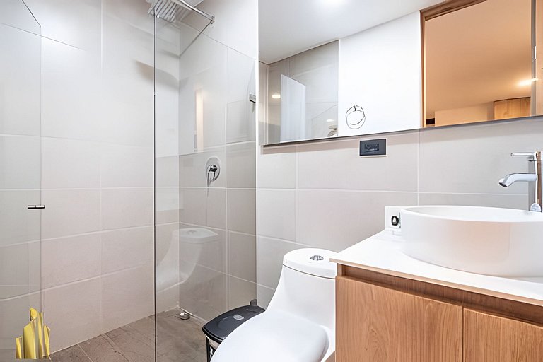 Class 48 2203 - Modern & Cozy Apt w/ Priv balcony