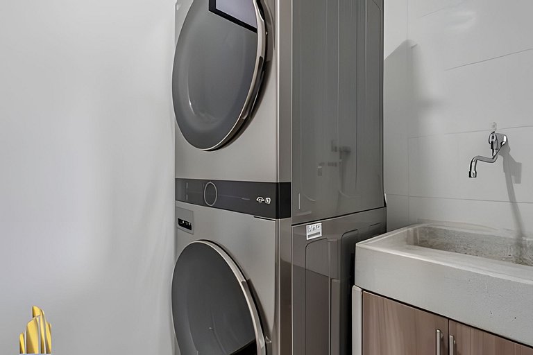 Clase 48 apt1002 - Loft with Panoramic Views and AC