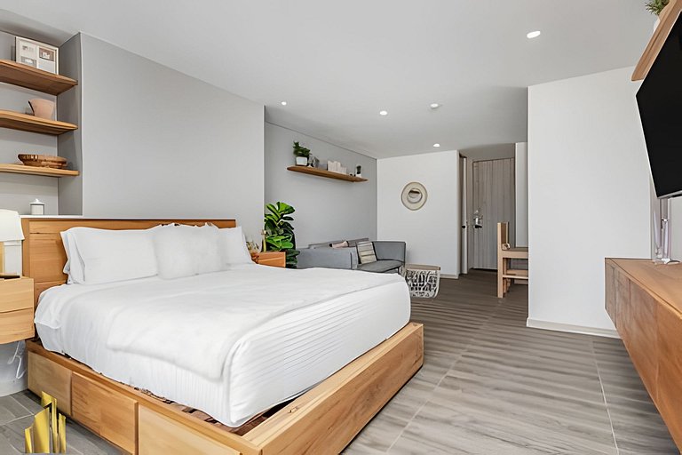 Class 48 2501 - Tranquil & Bright loft w Balcony