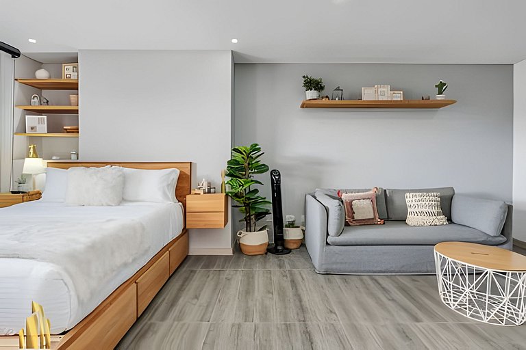 Class 48 2501 - Tranquil & Bright loft w Balcony