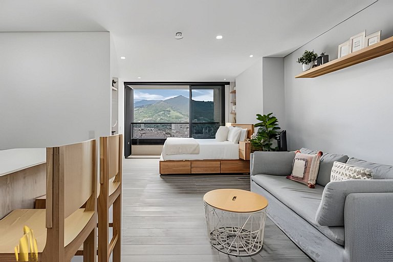 Class 48 2501 - Tranquil & Bright loft w Balcony