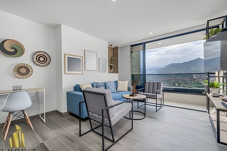 Class 48 1404 - Modern Living City views with AC