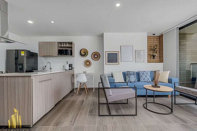 Class 48 1404 - Modern Living City views with AC