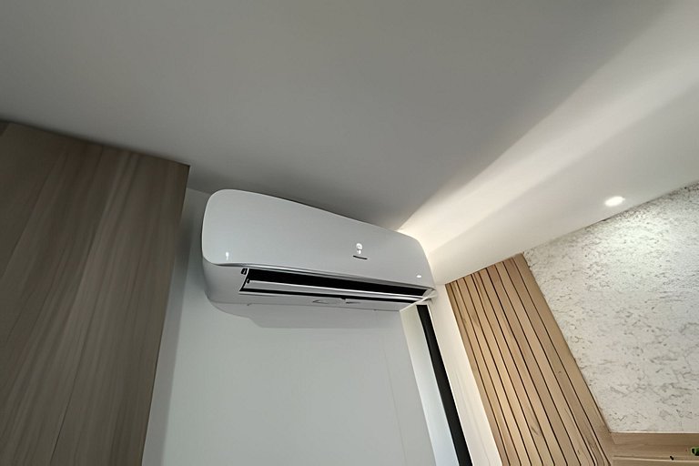 Class 48 1404 - Modern Living City views with AC