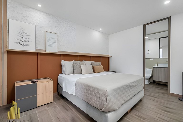 Class 48 1404 - Modern Living City views with AC