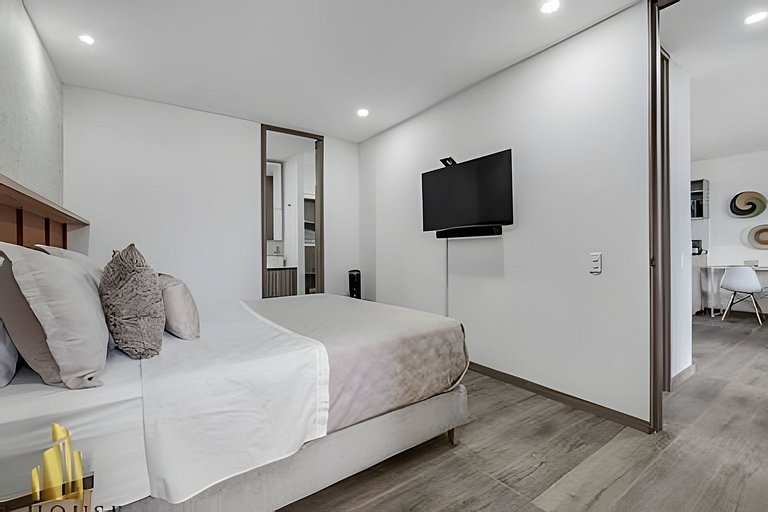 Class 48 1404 - Modern Living City views with AC