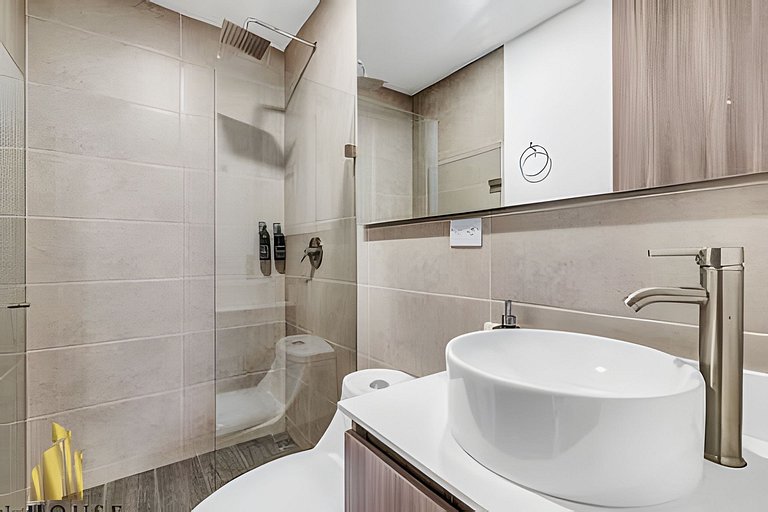 Class 48 1404 - Modern Living City views with AC
