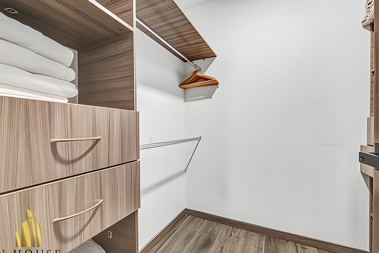 Class 48 1404 - Modern Living City views with AC