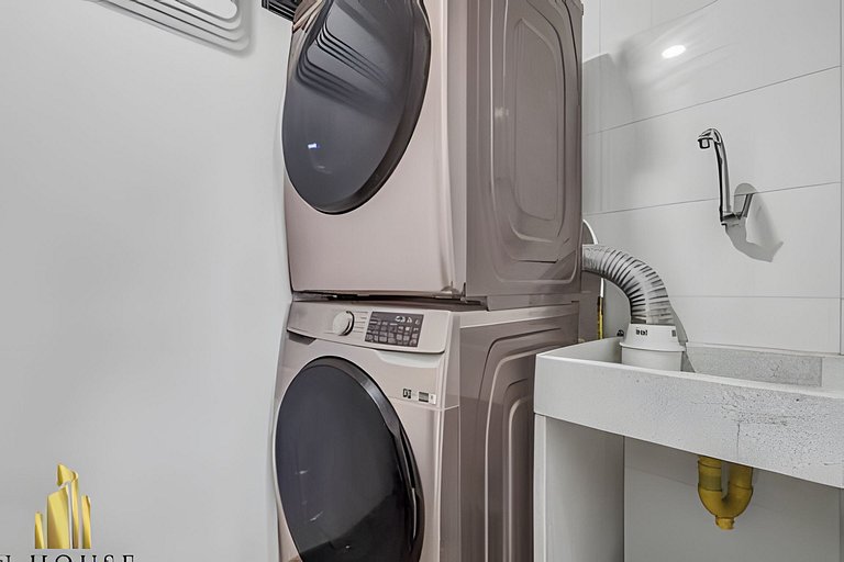 Class 48 1404 - Modern Living City views with AC