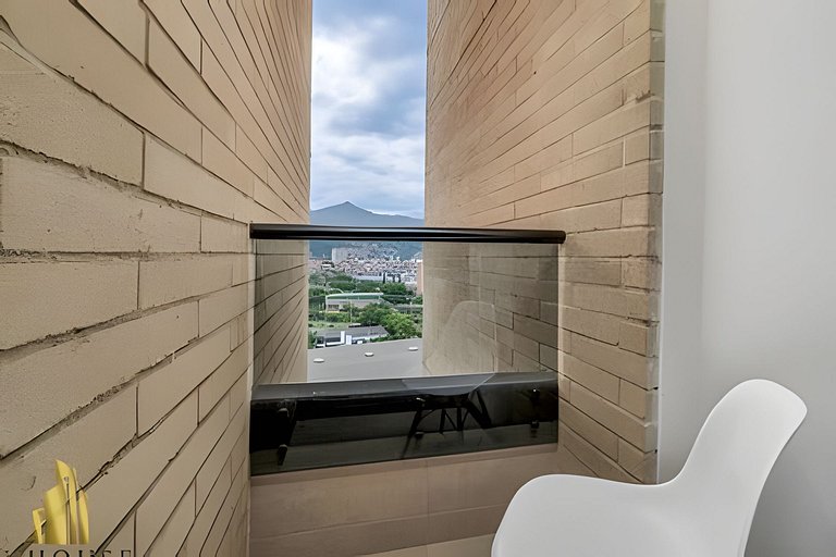 Class 48 1404 - Modern Living City views with AC