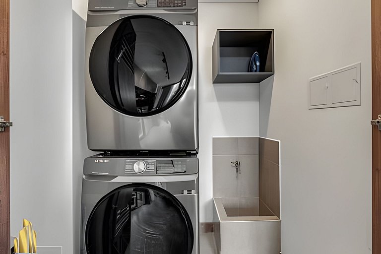 Morph 1202 - Stylish City Living: Modern Apt