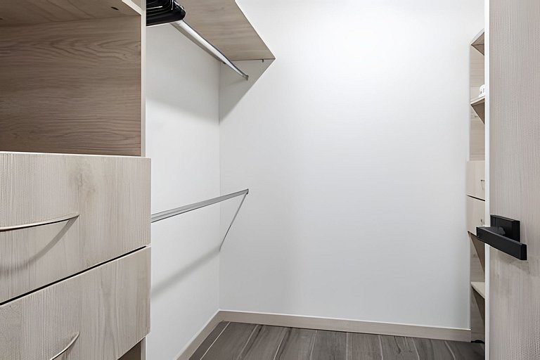 Class 48 2303- High-Class Loft w/ Priv balcony