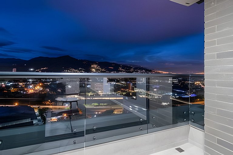Class 48 2303- High-Class Loft w/ Priv balcony